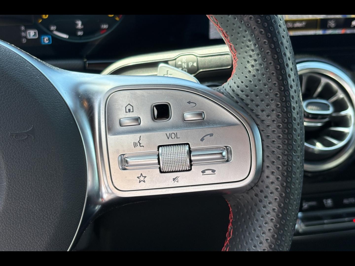 Image MERCEDES-BENZ GLA 200 163ch AMG Line 7G-DCT