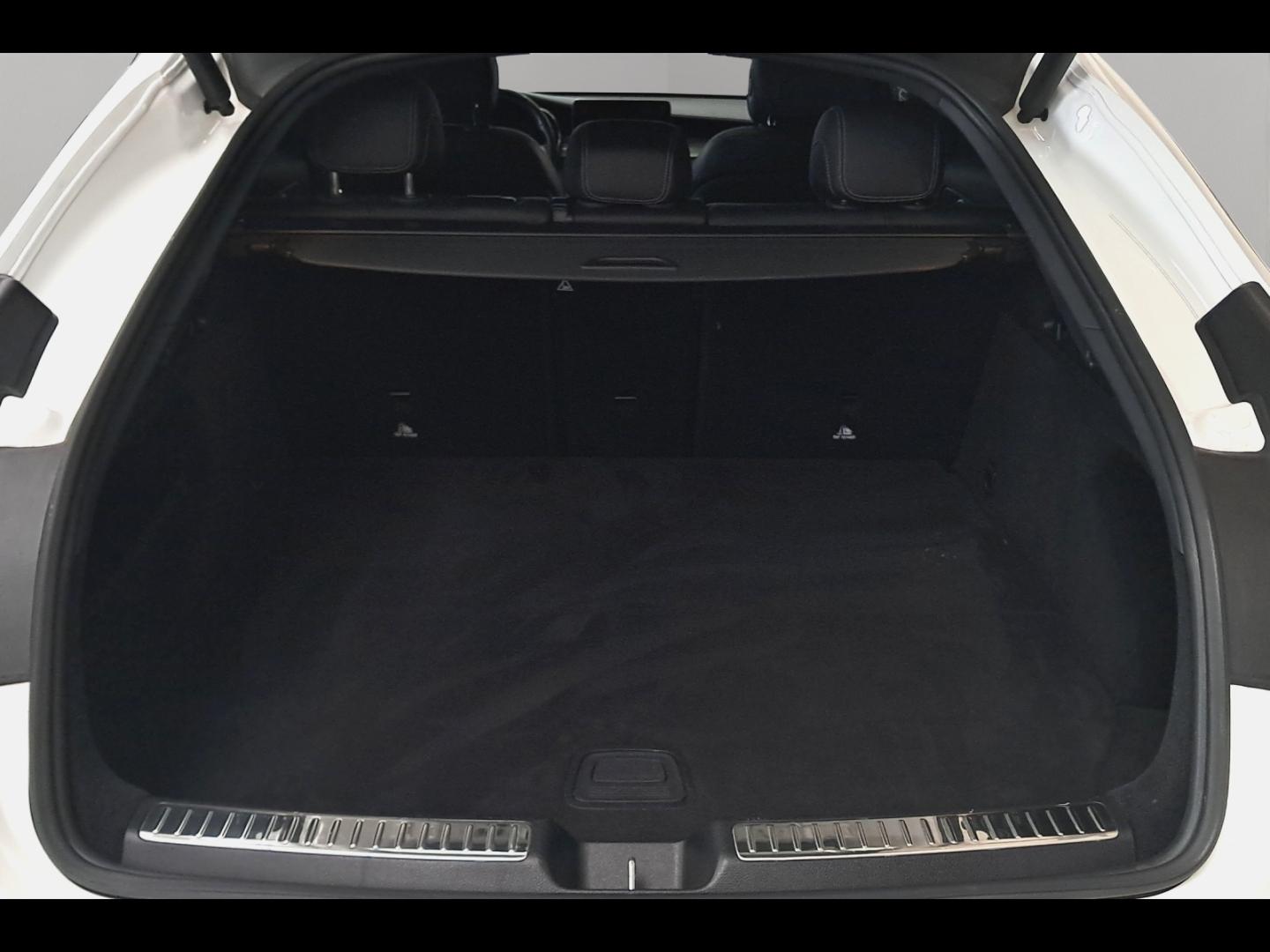 Image MERCEDES-BENZ GLC Coupé 300 de 194+122ch AMG Line 4Matic 9G-Tronic