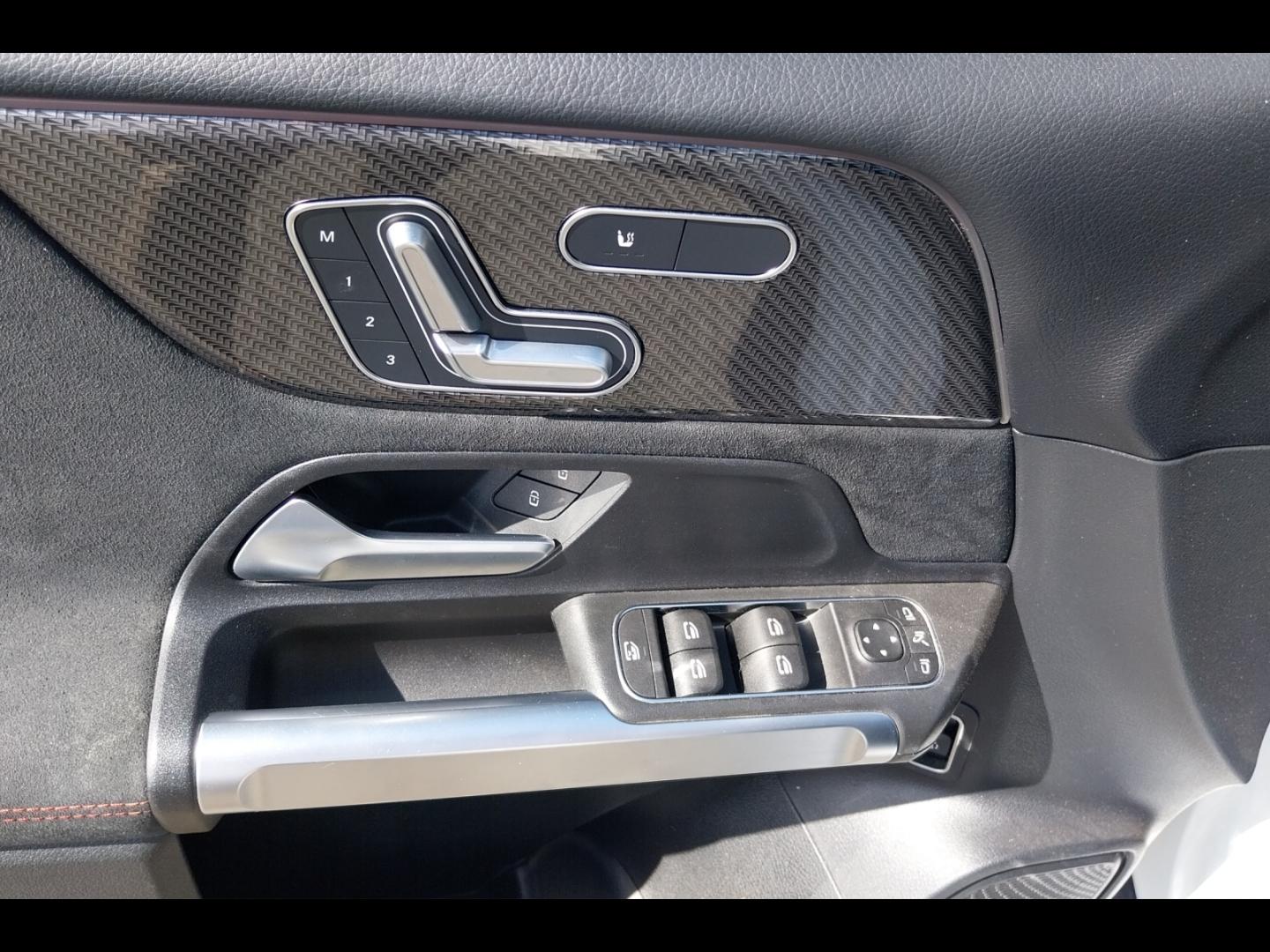Image MERCEDES-BENZ GLB 200 d 150ch AMG Line 8G-DCT