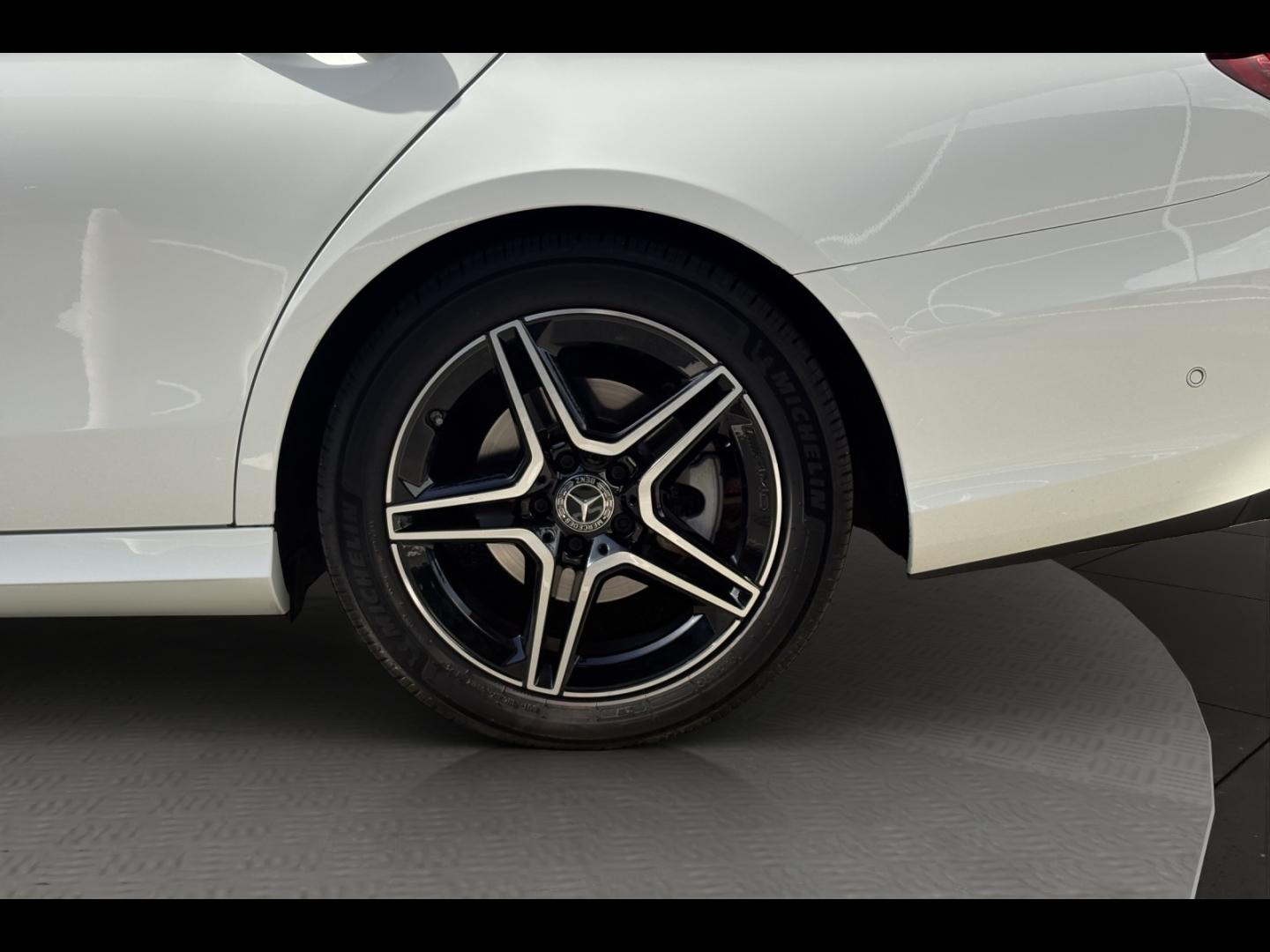 Image MERCEDES-BENZ Classe E Break 220 d 200+20ch AMG Line 9G-Tronic