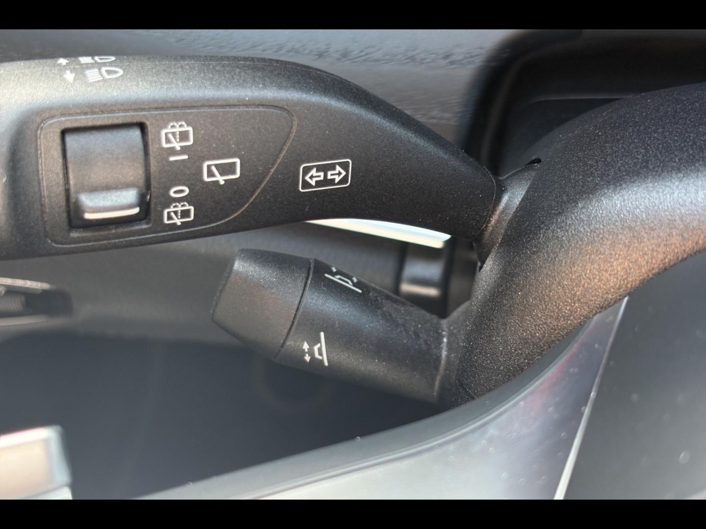 Image MERCEDES-BENZ Classe E Break 220 d 200+20ch AMG Line 9G-Tronic