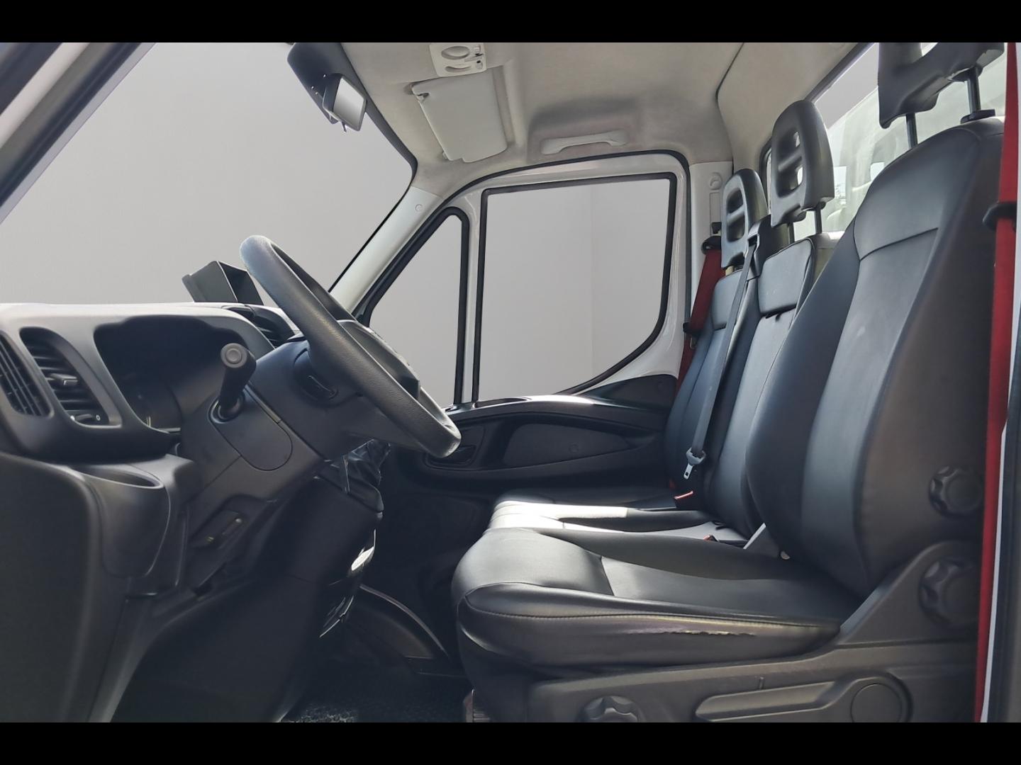 Image IVECO Daily CCb 35C16H empattement 3750 3.0