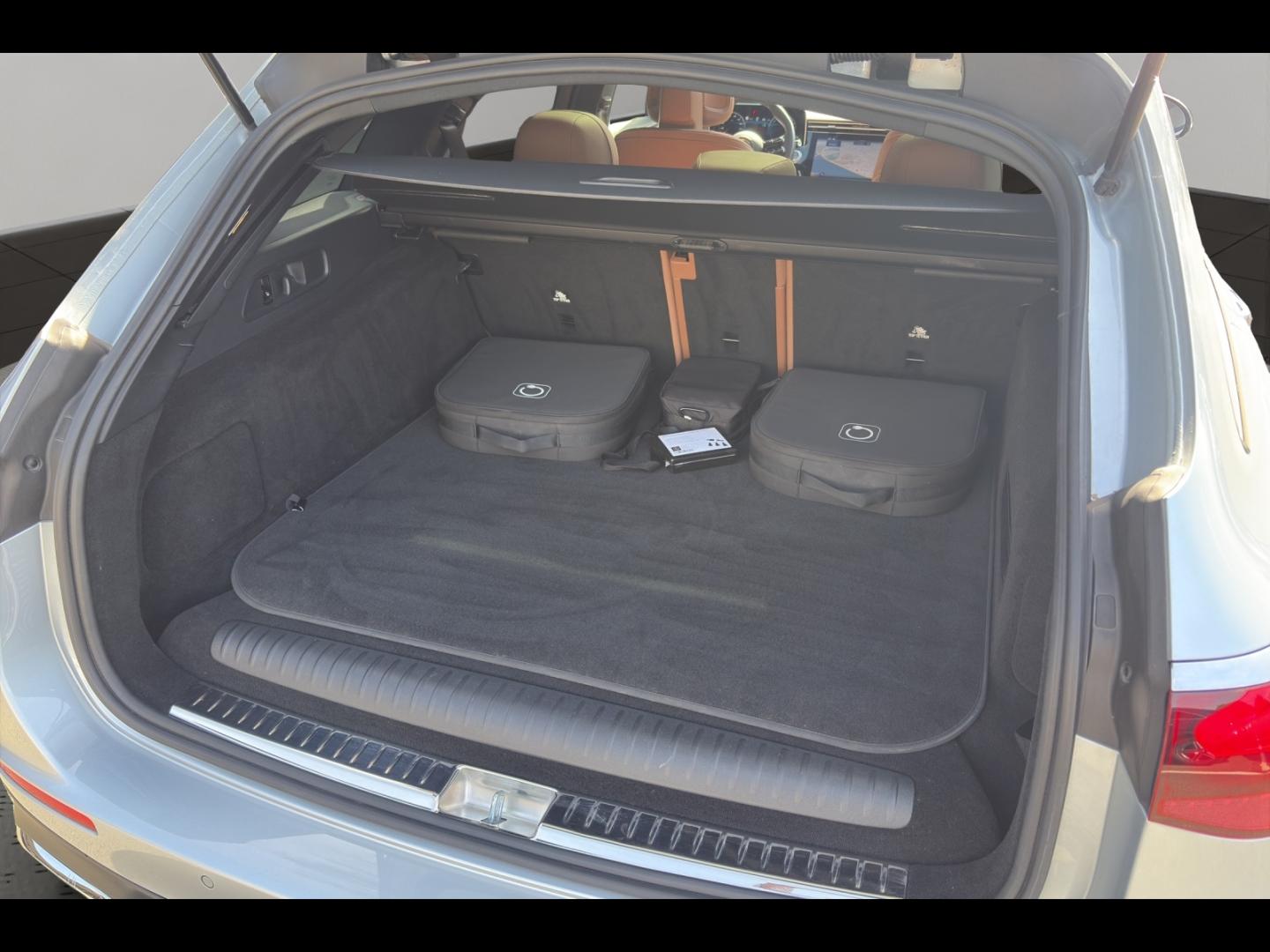 Image MERCEDES-BENZ Classe E Break 300 e 204+129ch AMG Line 9G-Tronic