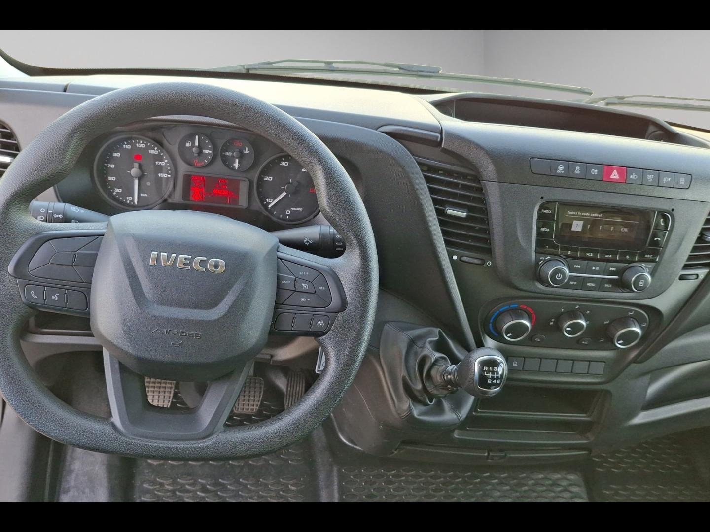Image IVECO Daily CCb 35C16H empattement 4100 3.0L Caisse et Hayon