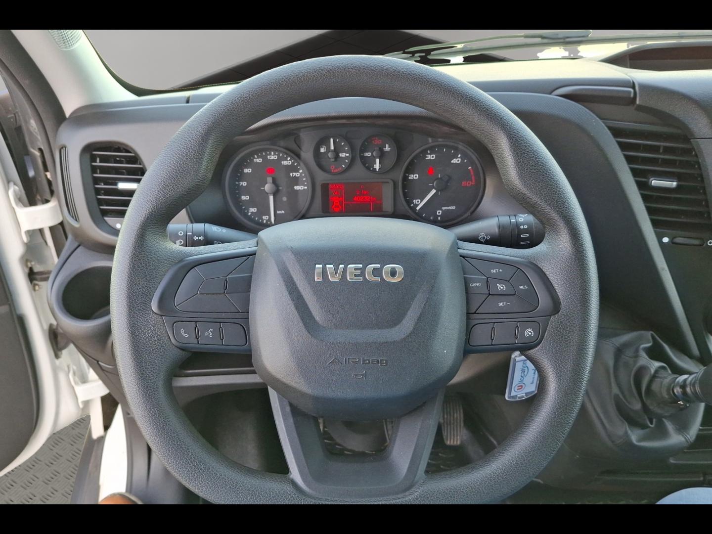 Image IVECO Daily CCb 35C16H empattement 4100 3.0L Caisse et Hayon