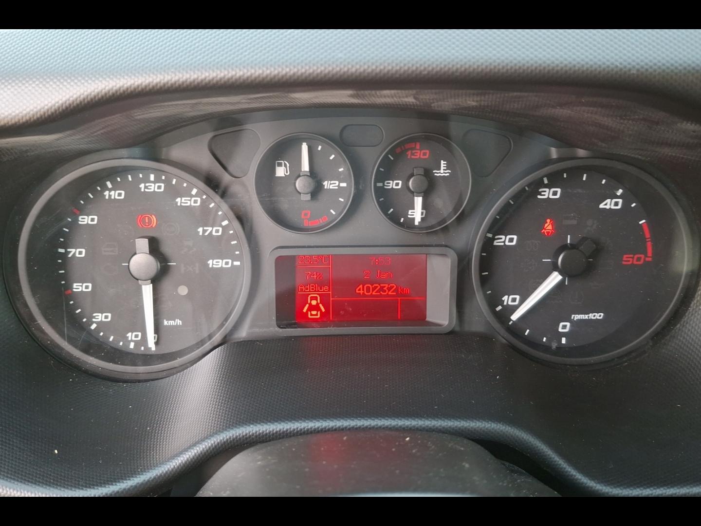 Image IVECO Daily CCb 35C16H empattement 4100 3.0L Caisse et Hayon