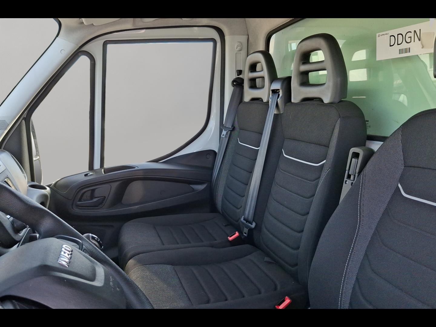 Image IVECO Daily CCb 35C16H empattement 4100 3.0L Caisse et Hayon