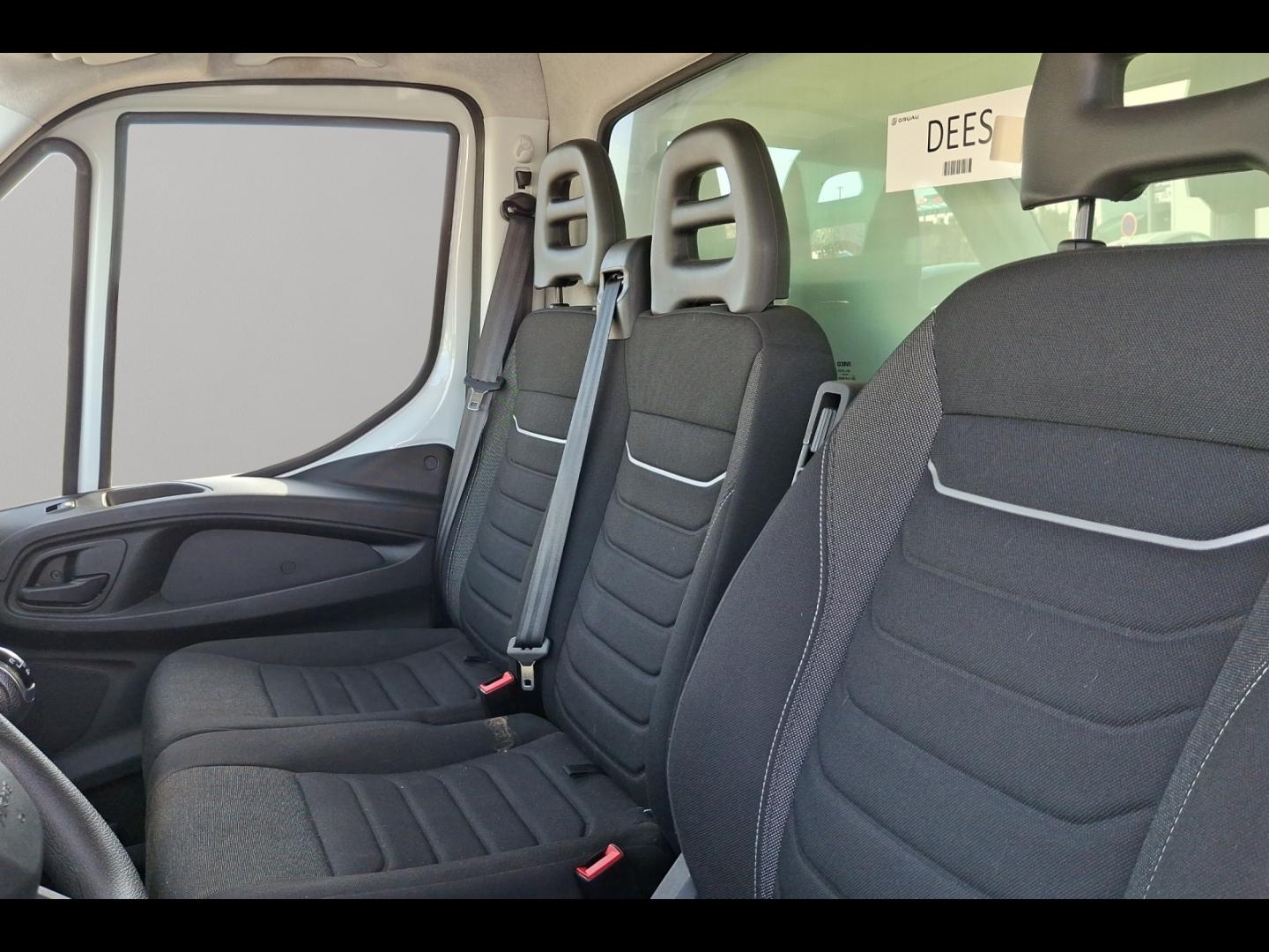 Image IVECO Daily CCb 35C16H empattement 4100 3.0L Caisse 2 portes arrières