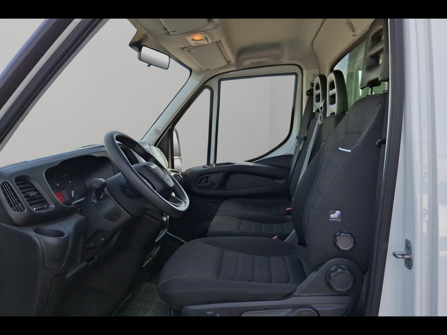 Image IVECO Daily CCb 35C16H empattement 4100 3.0L Caisse 2 portes arrières
