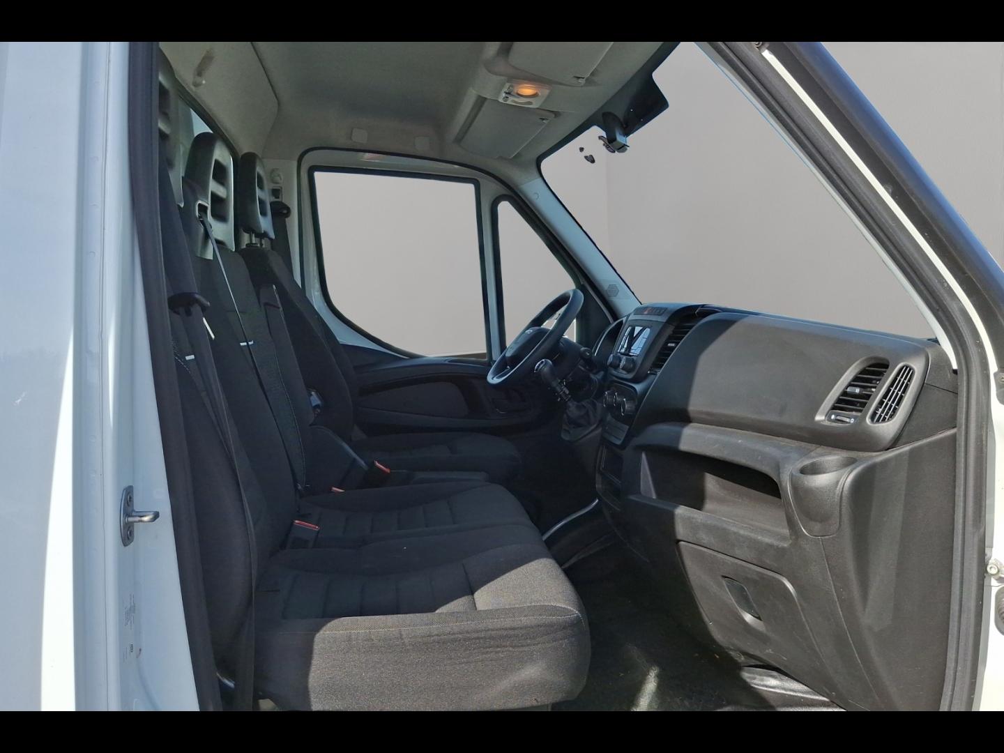 Image IVECO Daily CCb 35C16H empattement 4100 3.0L Caisse 2 portes arrières
