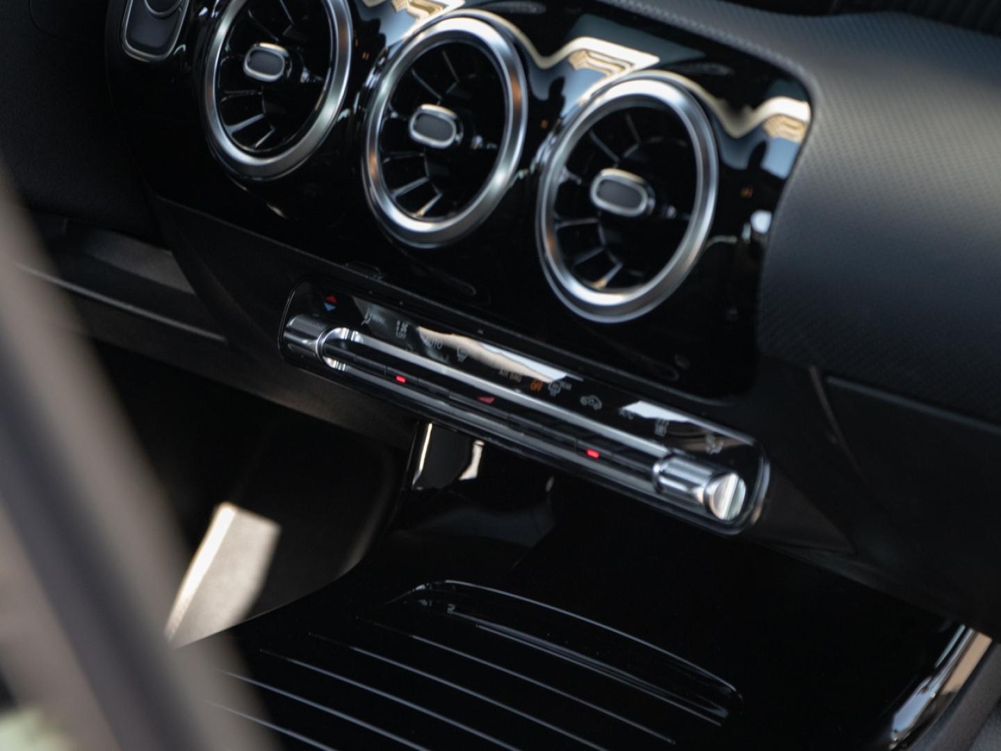 Image MERCEDES-BENZ Classe A 250 e 163+109ch Business Line 8G-DCT
