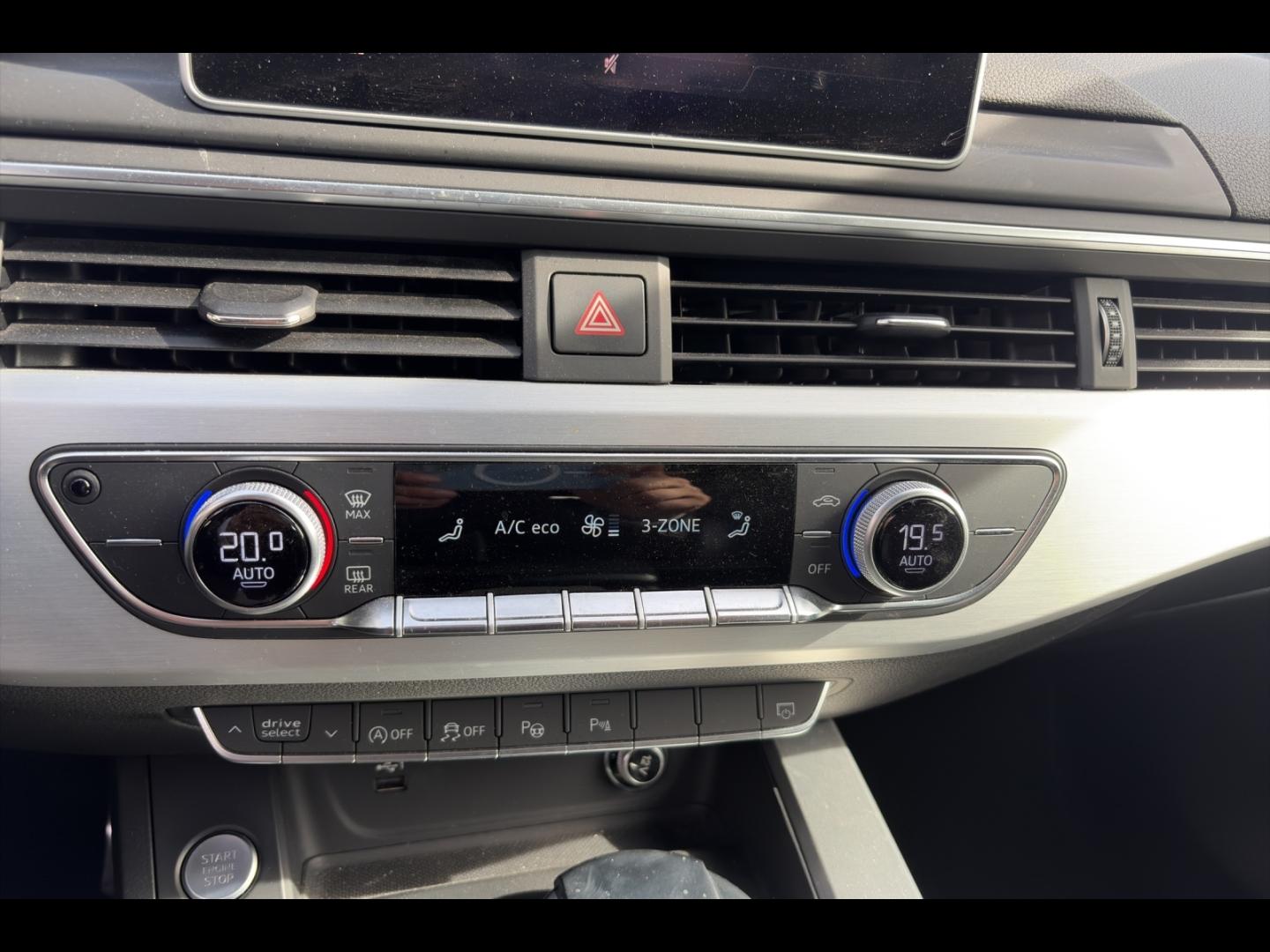 Image AUDI A4 Avant 2.0 TDI 150ch S line S tronic 7