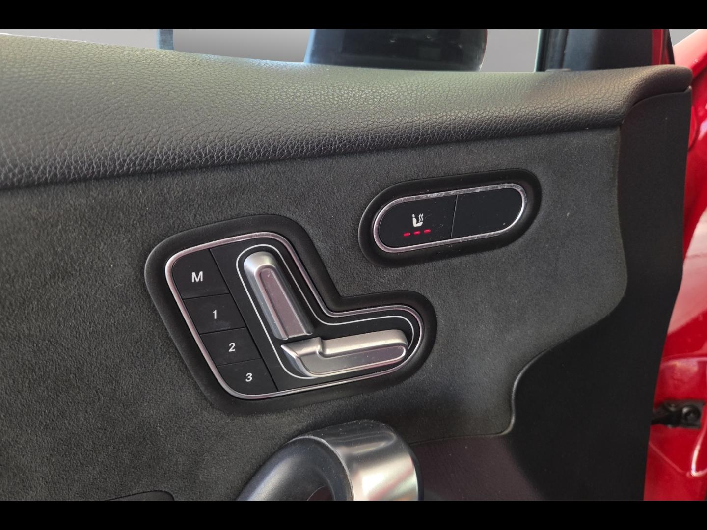 Image MERCEDES-BENZ Classe A 180 d 116ch AMG Line 7G-DCT