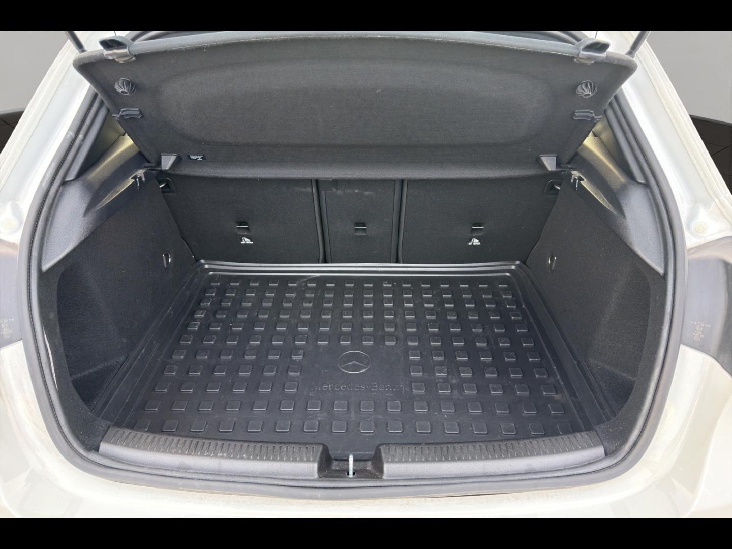 Image MERCEDES-BENZ Classe A 180 d 116ch Progressive Line 8G-DCT