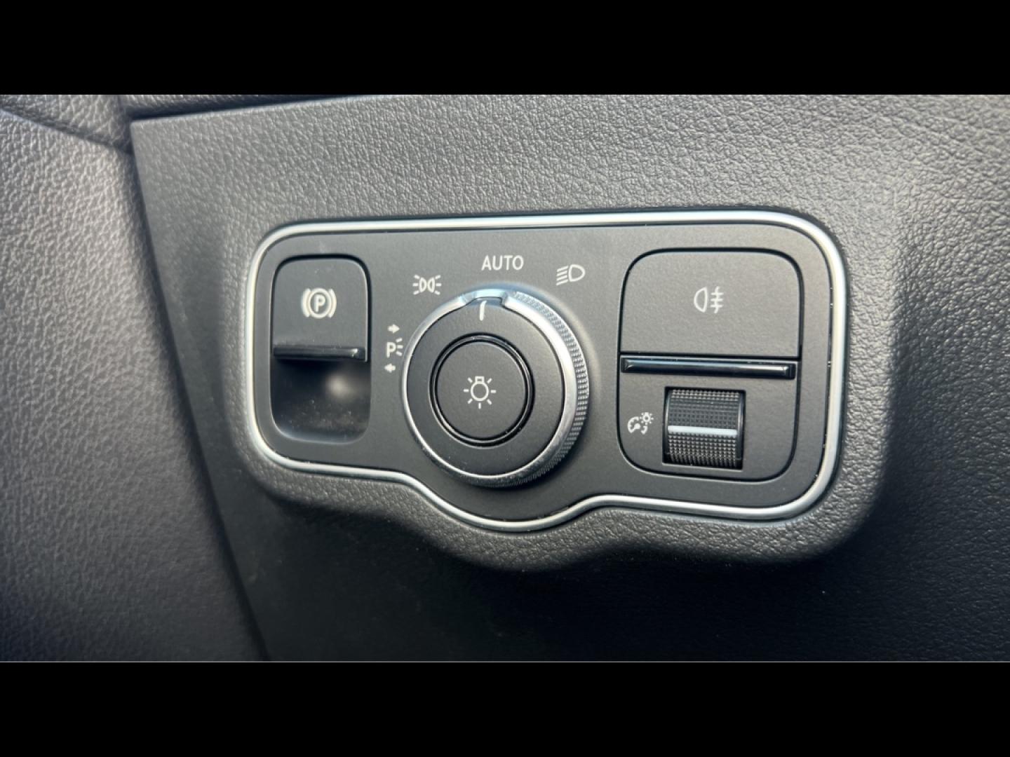 Image MERCEDES-BENZ GLA 200 d 150ch AMG Line 8G-DCT