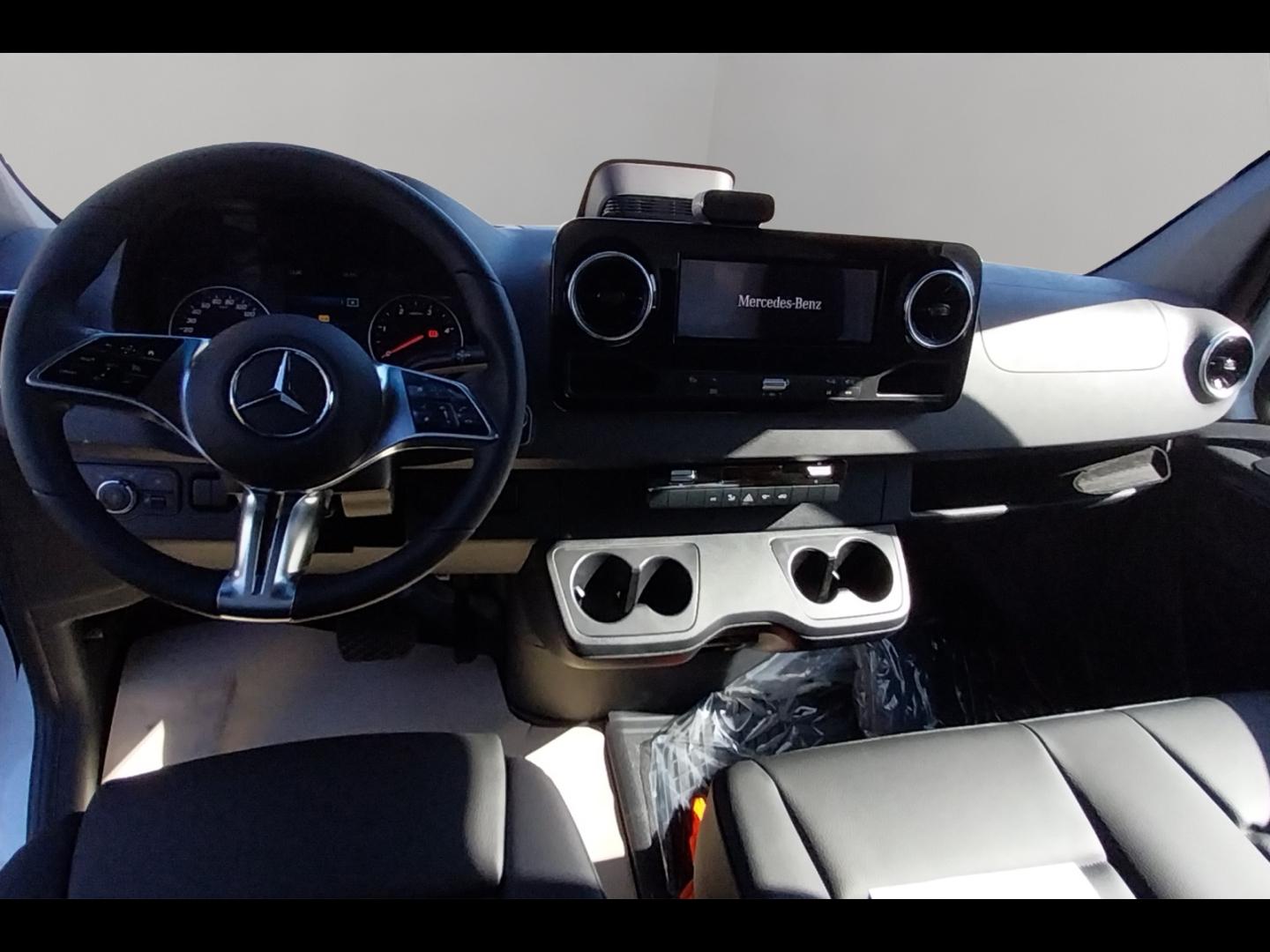 Image MERCEDES-BENZ Sprinter CCb 519 Pro 37 Benne + Coffre 3T5 9G-Tronic  PTRA 7T ( 51000 HT )