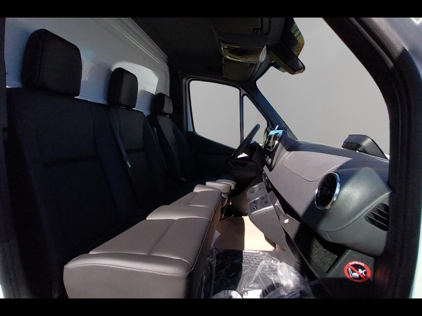 Image MERCEDES-BENZ Sprinter CCb 519 Pro 37 Benne + Coffre 3T5 9G-Tronic  PTRA 7T ( 51000 HT )