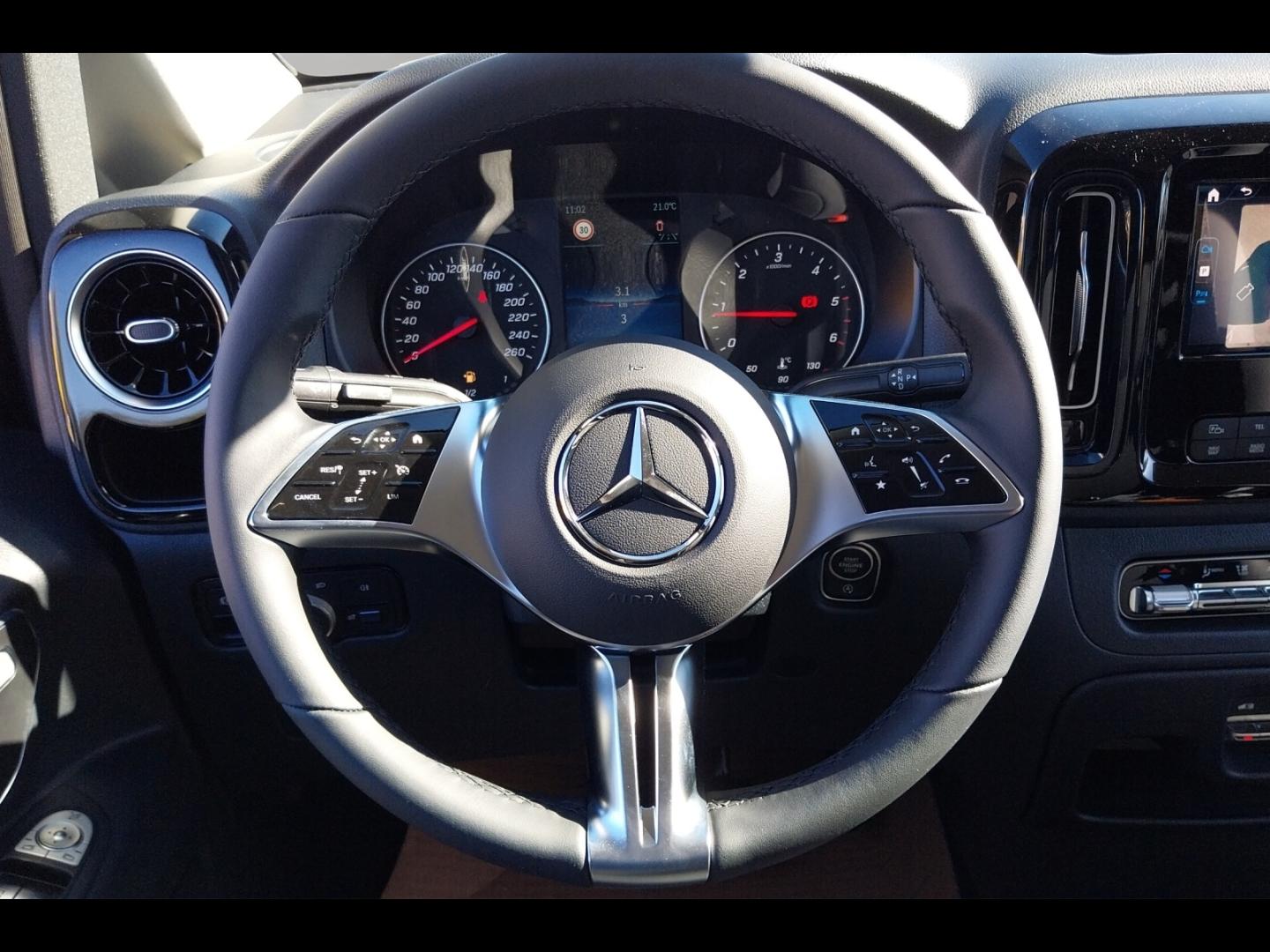 Image MERCEDES-BENZ Vito Fg Vito Tourer 119 CDI XL Select Propulsion 9G-Tronic ( 67500 HT )
