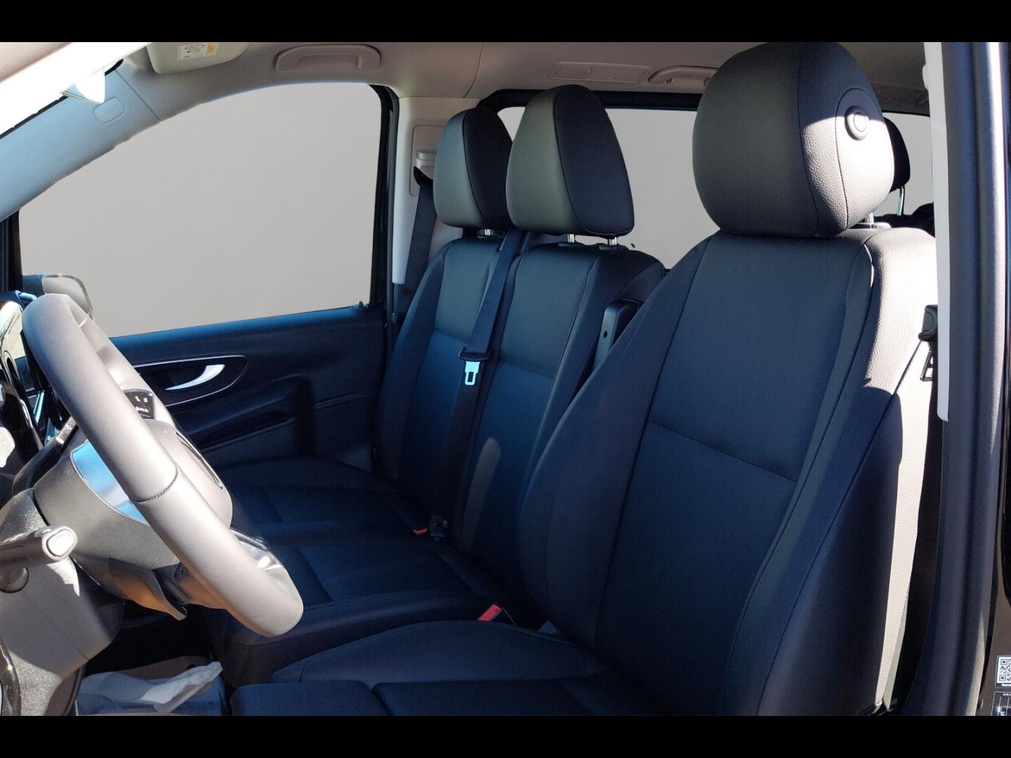 Image MERCEDES-BENZ Vito Fg Vito Tourer 119 CDI XL Select Propulsion 9G-Tronic ( 67500 HT )
