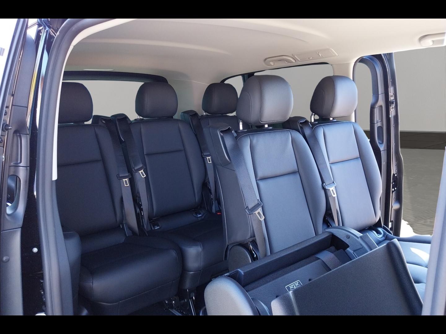 Image MERCEDES-BENZ Vito Fg Vito Tourer 119 CDI XL Select Propulsion 9G-Tronic ( 67500 HT )