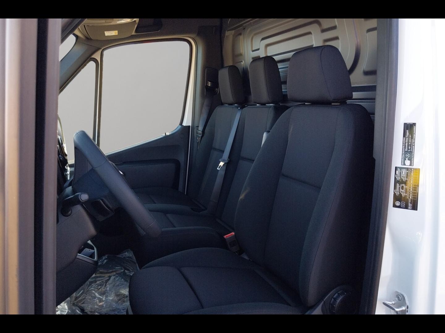 Image MERCEDES-BENZ Sprinter Fg 319 CDI 43 3T5 Pro 9G-Tronic ( 49000HT )