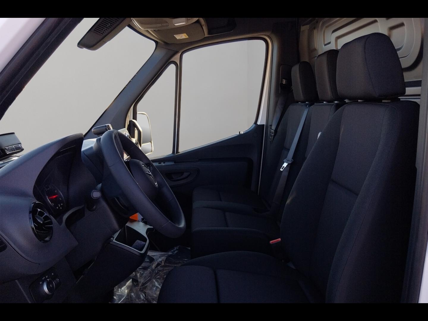 Image MERCEDES-BENZ Sprinter Fg 319 CDI 43 3T5 Pro 9G-Tronic ( 49000HT )