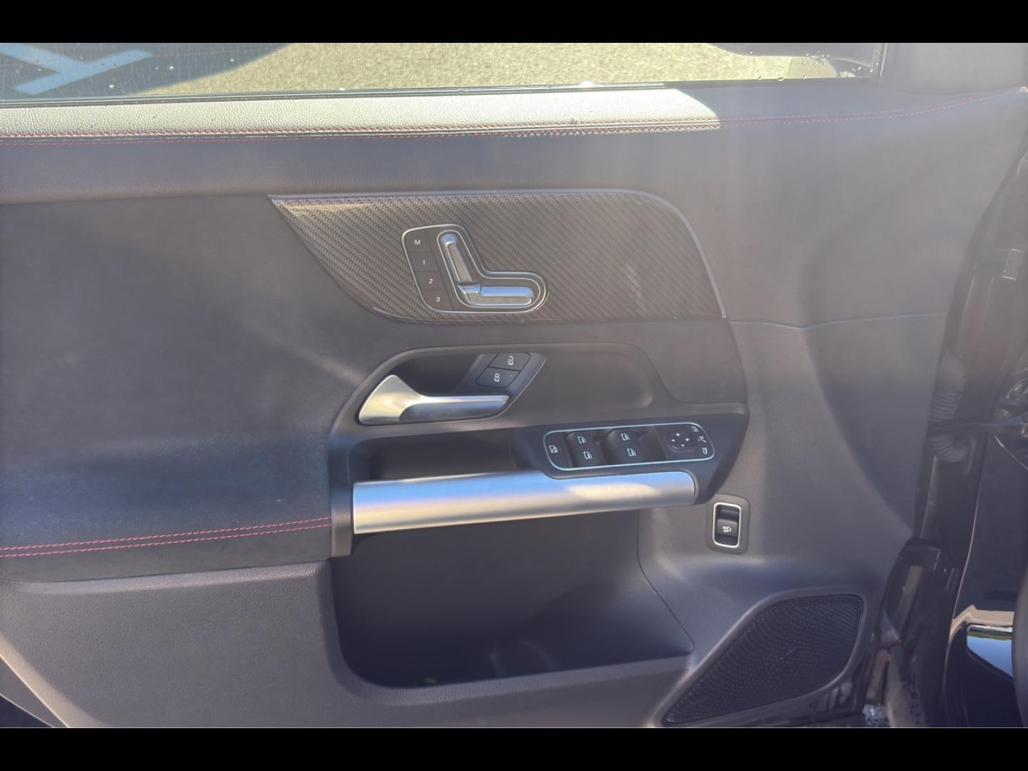 Image MERCEDES-BENZ GLA 200 d 150ch AMG Line 8G-DCT