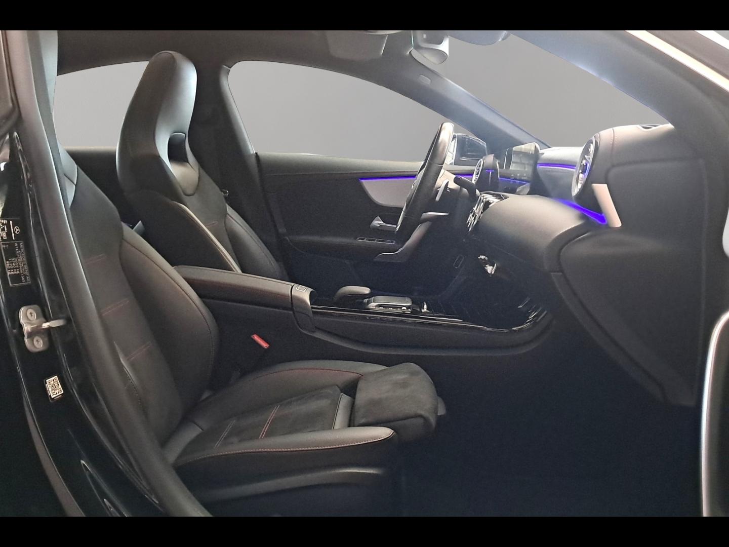 Image MERCEDES-BENZ CLA 200 d 150ch AMG Line 8G-DCT 8cv