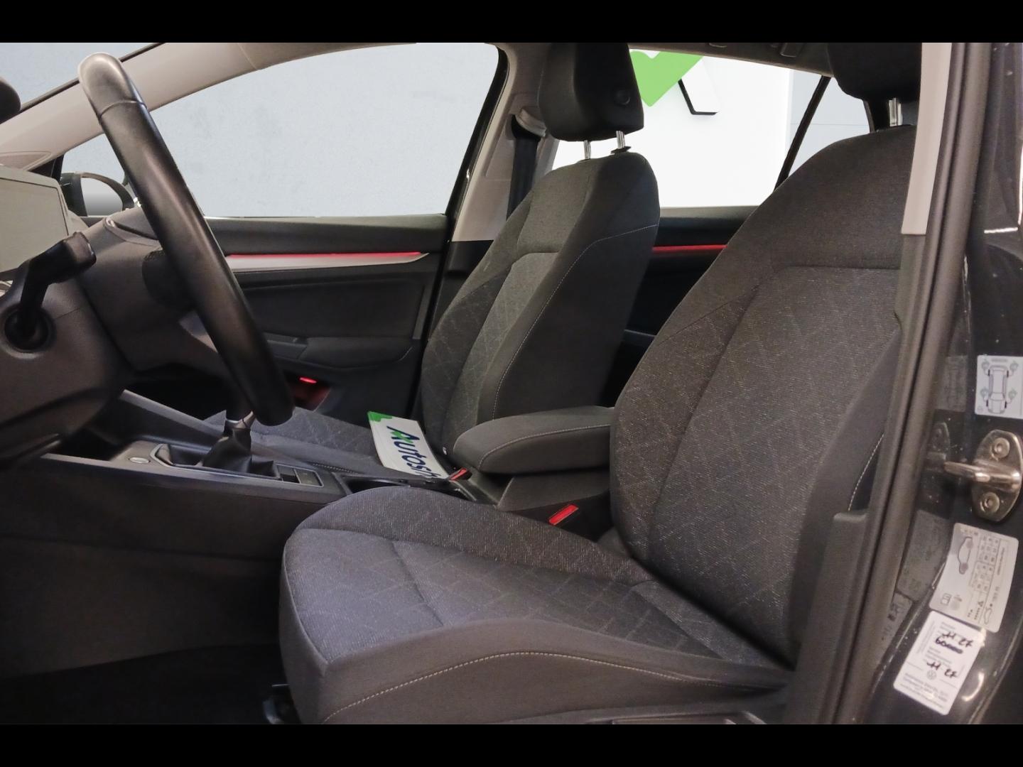 Image VOLKSWAGEN Golf 1.0 TSI OPF 110ch Life Business