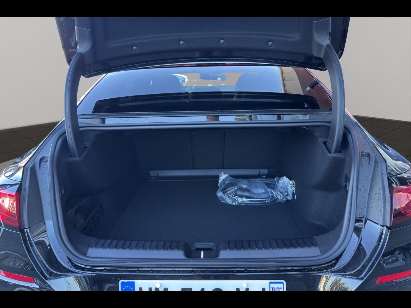 Image MERCEDES-BENZ Classe C 400 489ch 94,5kWh AMG Line 4Matic