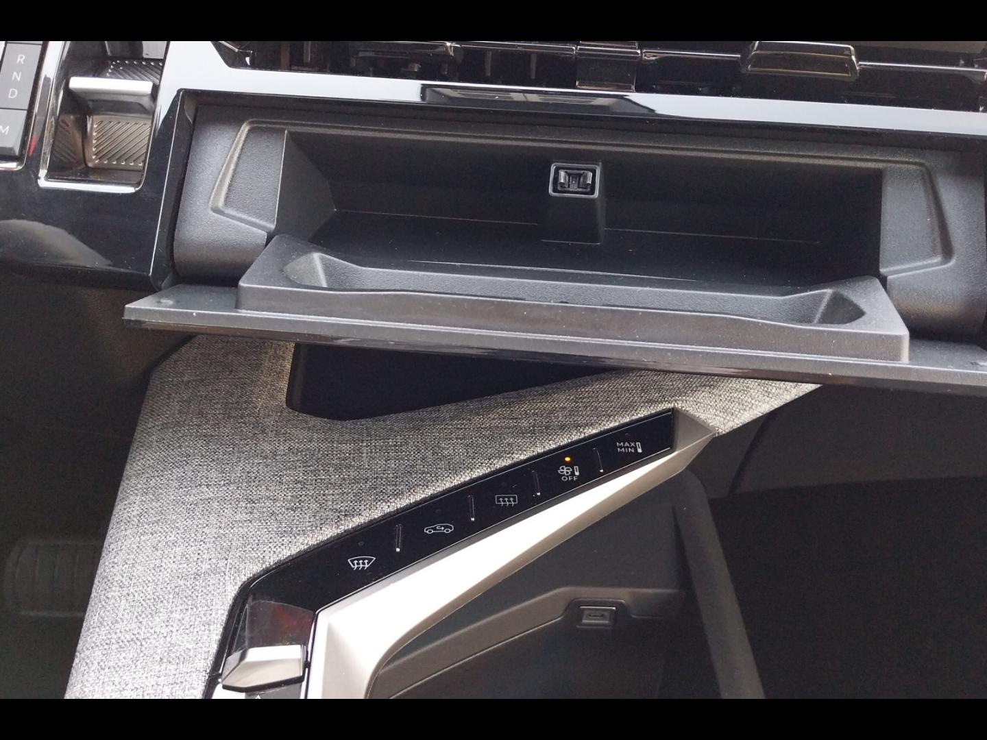 Image PEUGEOT 3008 1.2 Hybrid 136ch Allure e-DCS6