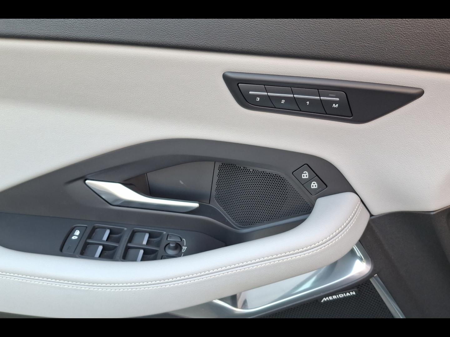 Image JAGUAR E-Pace P200 FlexFuel MHEV R-Dynamic SE BVA AWD