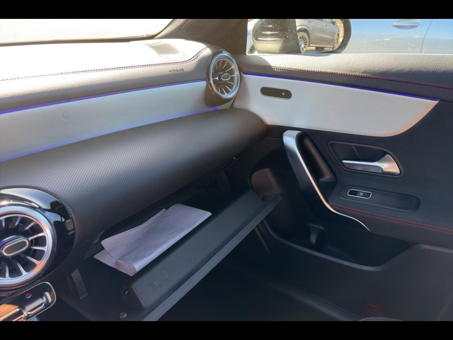 Image MERCEDES-BENZ CLA 180 d 116ch AMG Line 8G-DCT