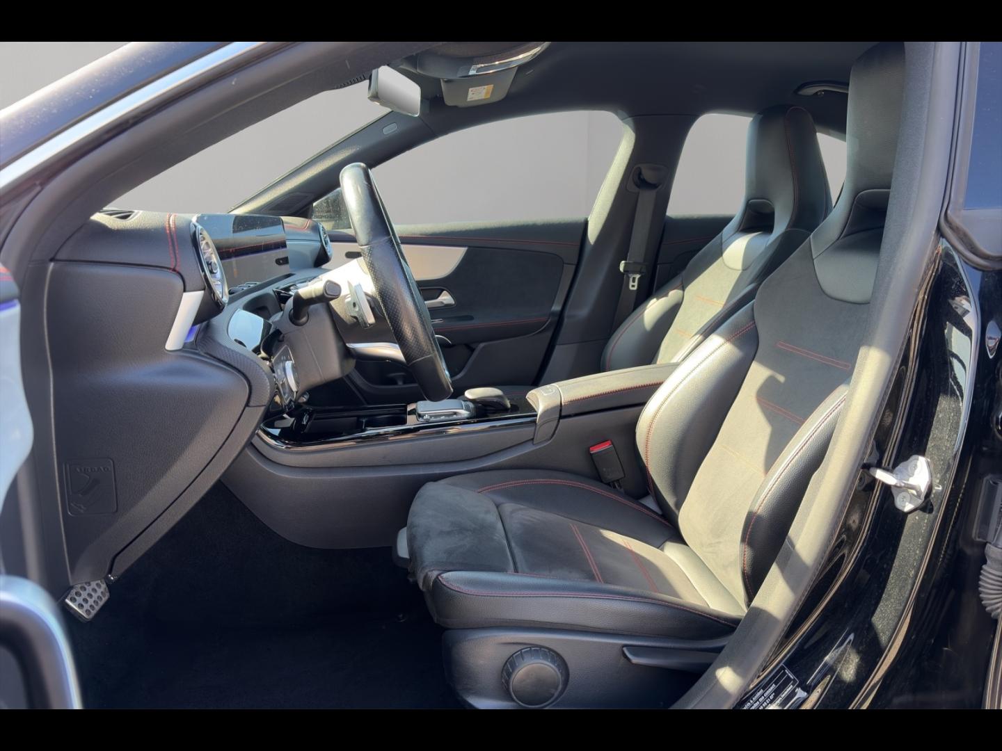 Image MERCEDES-BENZ CLA 180 d 116ch AMG Line 8G-DCT
