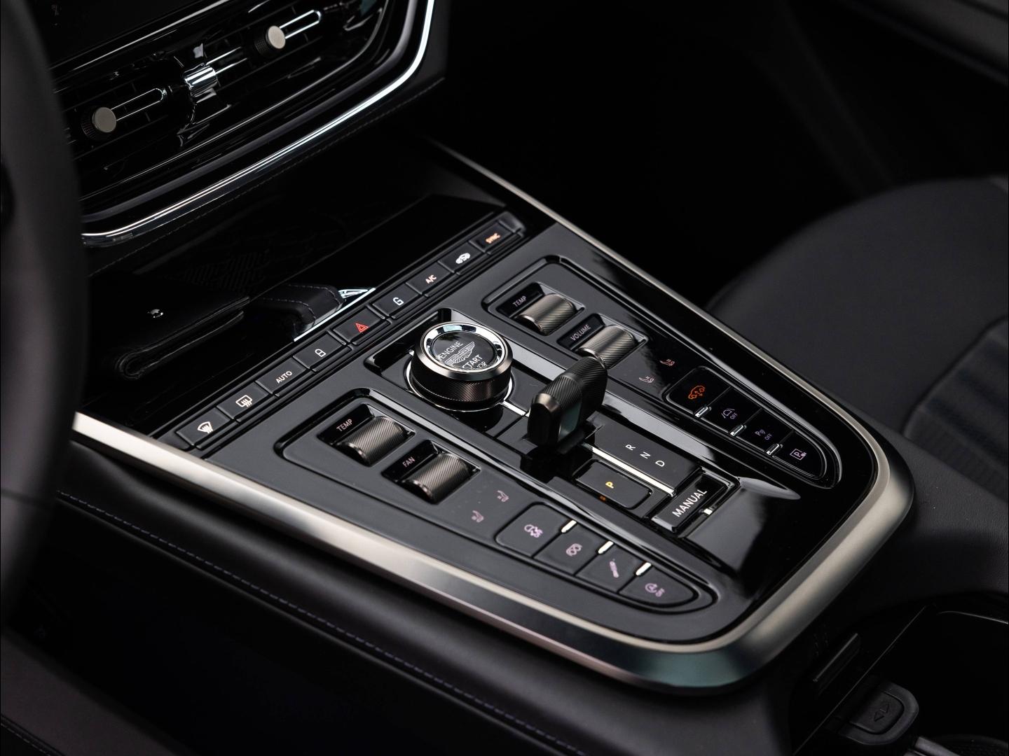 Image ASTON MARTIN DBX 4.0 V8 biturbo 707ch BVA9