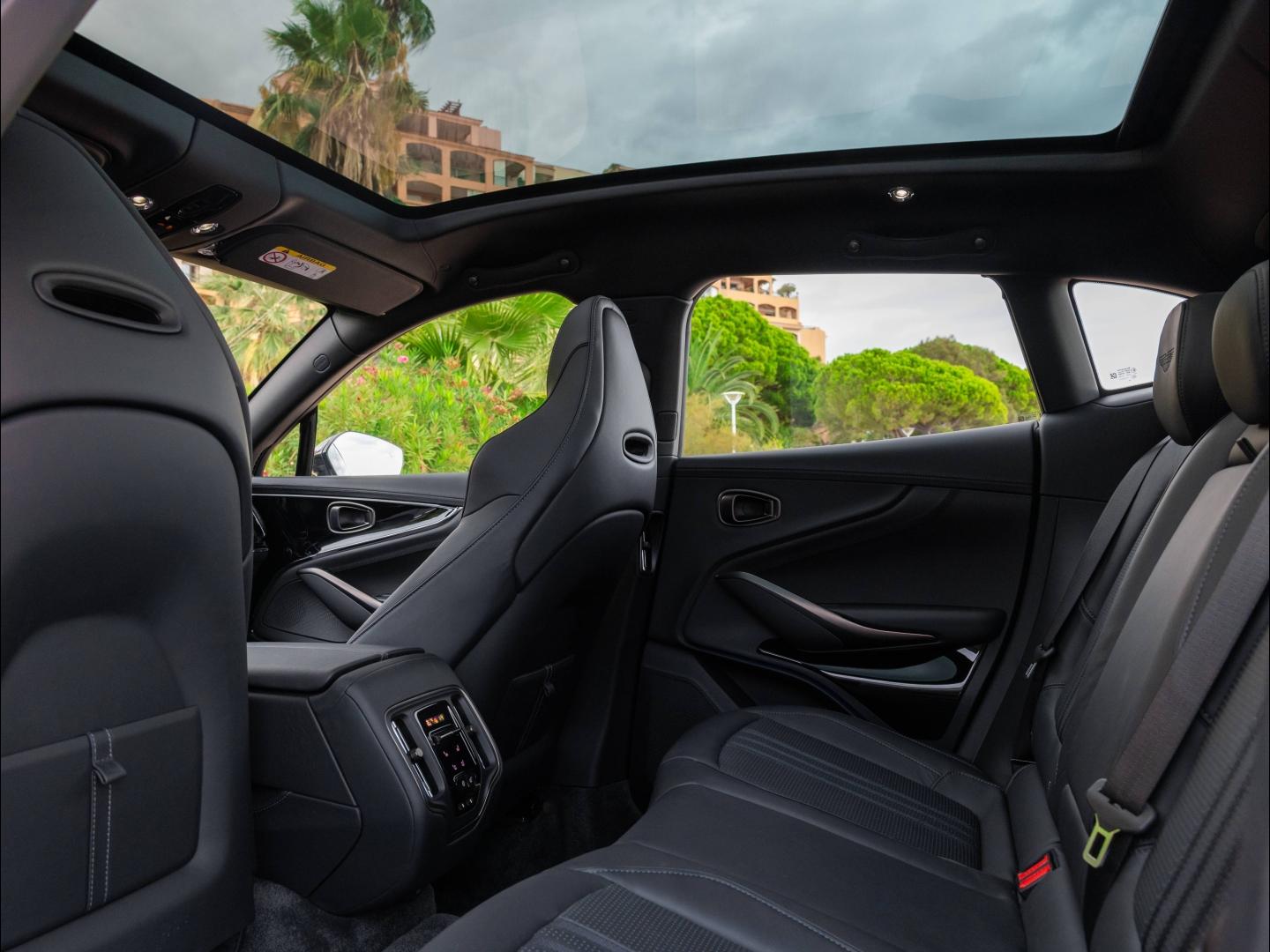 Image ASTON MARTIN DBX 4.0 V8 biturbo 707ch BVA9