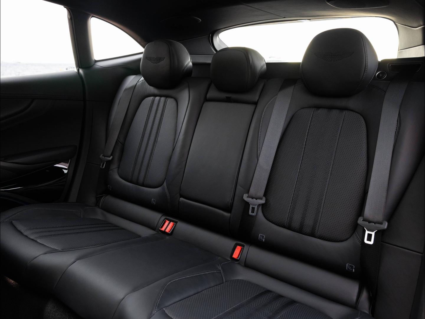 Image ASTON MARTIN DBX 4.0 V8 biturbo 707ch BVA9