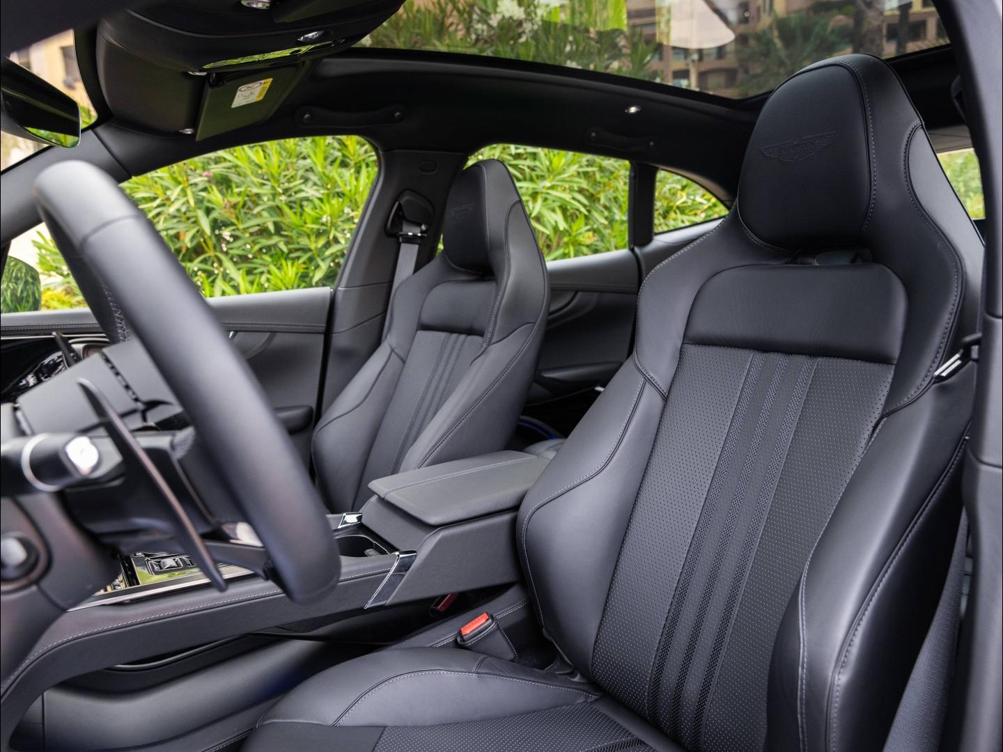 Image ASTON MARTIN DBX 4.0 V8 biturbo 707ch BVA9