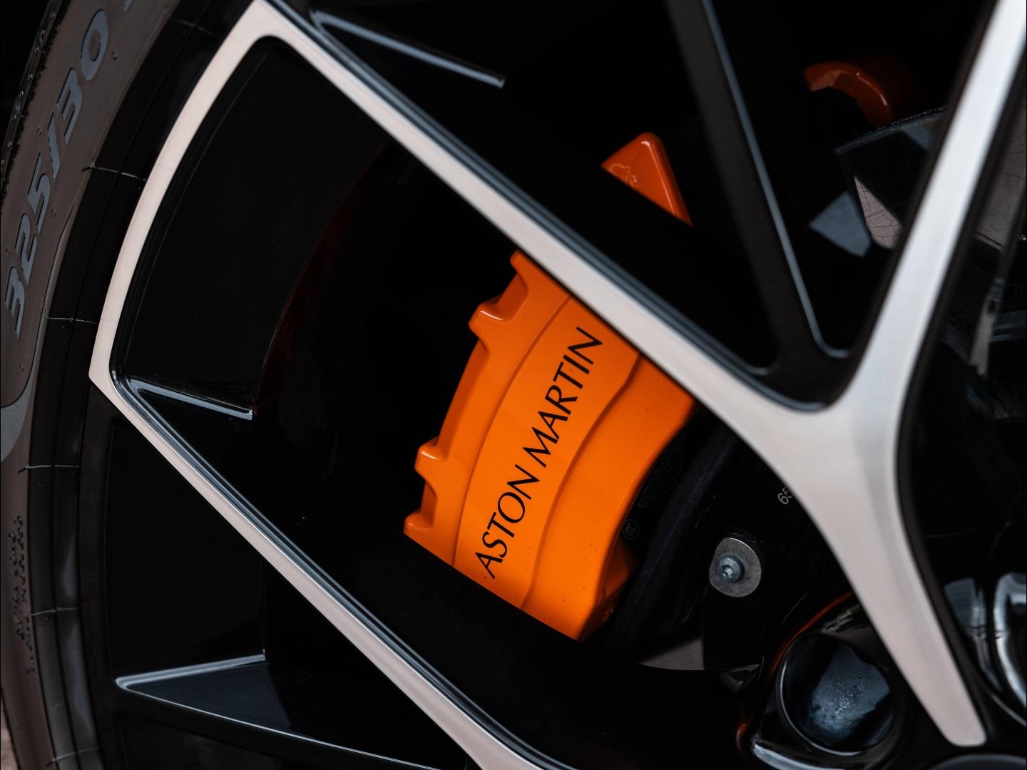 Image ASTON MARTIN DBX 4.0 V8 biturbo 707ch BVA9