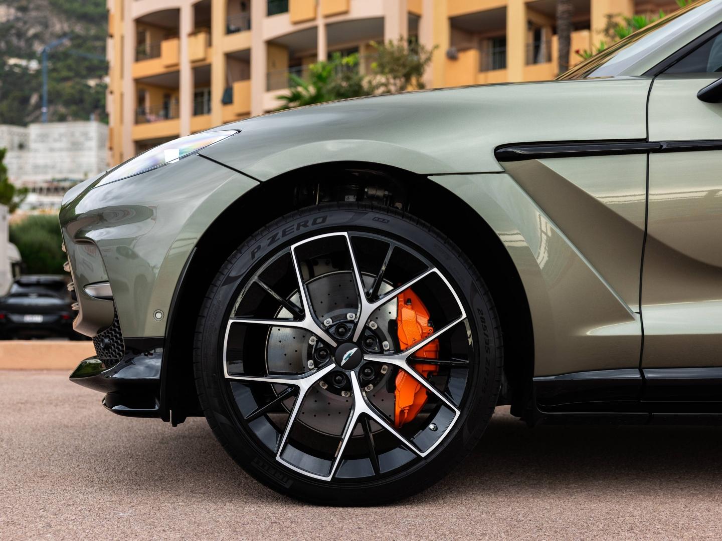 Image ASTON MARTIN DBX 4.0 V8 biturbo 707ch BVA9