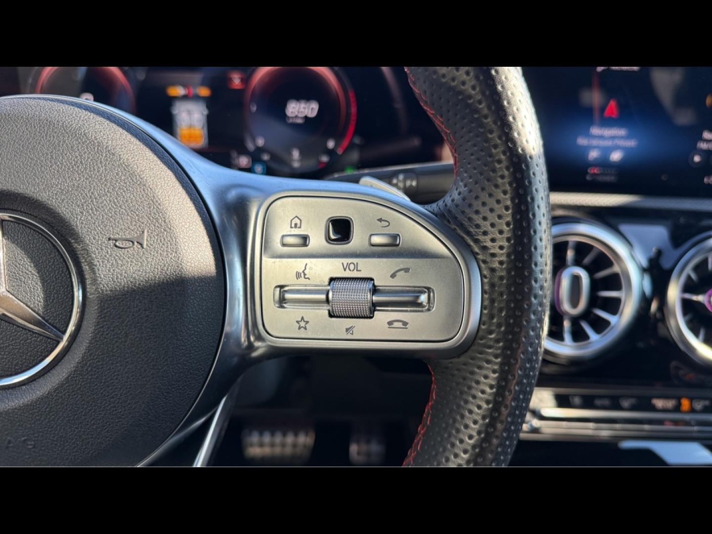 Image MERCEDES-BENZ Classe A 180 d 116ch AMG Line 7G-DCT