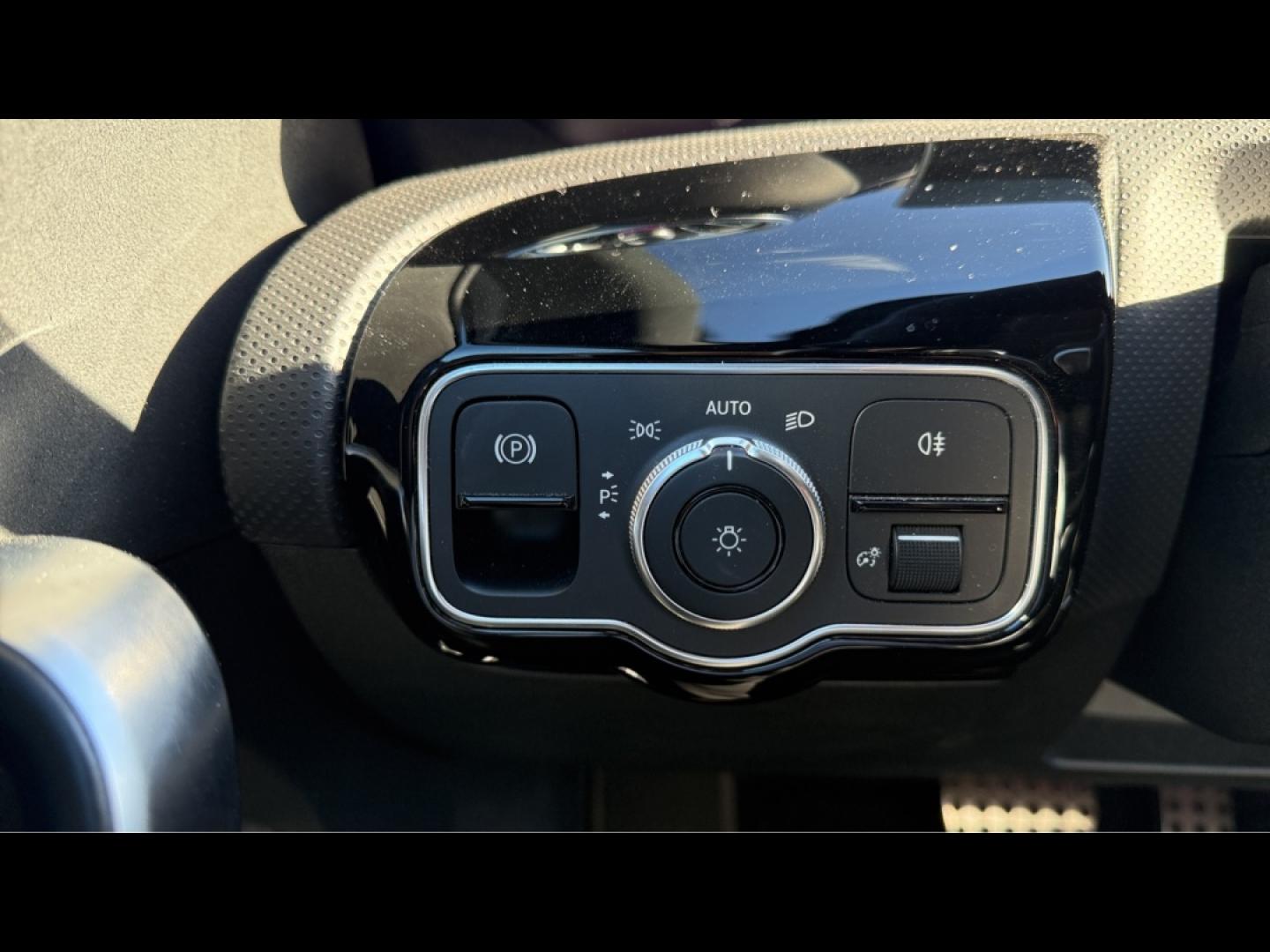 Image MERCEDES-BENZ Classe A 180 d 116ch AMG Line 7G-DCT