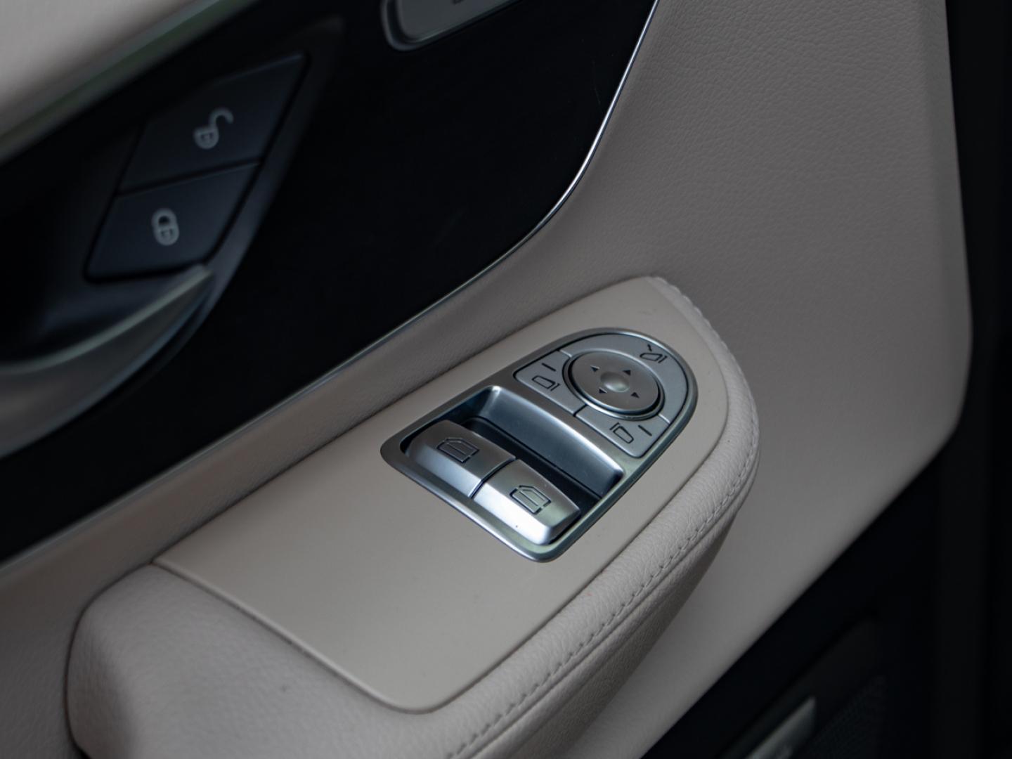 Image MERCEDES-BENZ Classe V 300 d Extra-Long Avantgarde Intégrale 9G-Tronic
