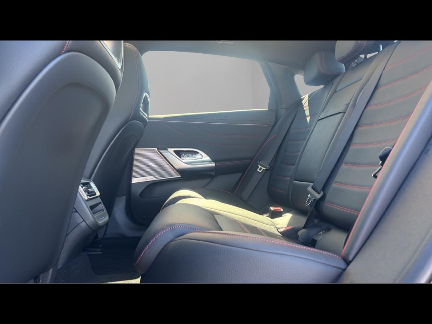 Image MERCEDES-BENZ Classe C 400 489ch 94,5kWh AMG Line 4Matic