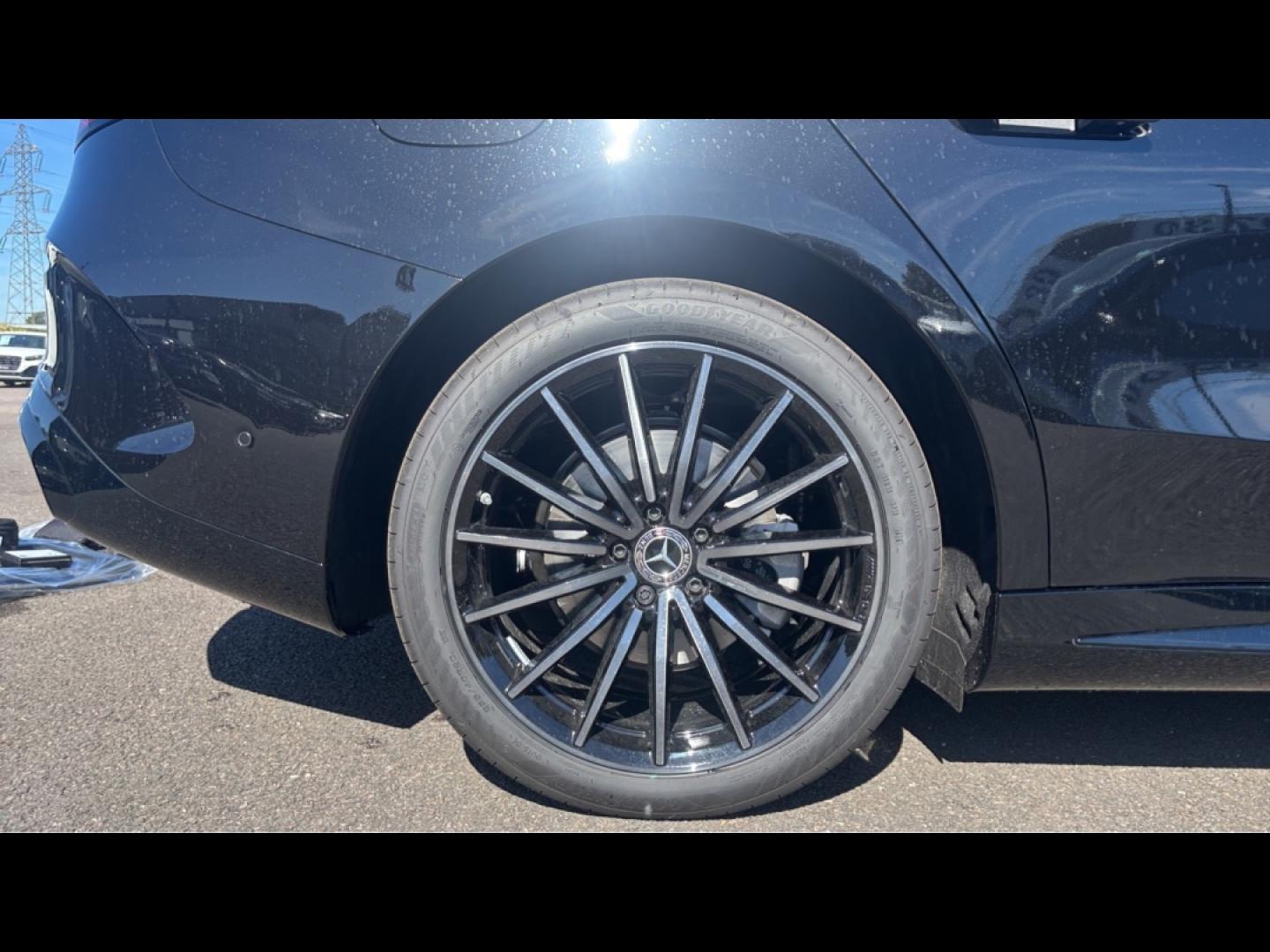 Image MERCEDES-BENZ Classe C 400 489ch 94,5kWh AMG Line 4Matic