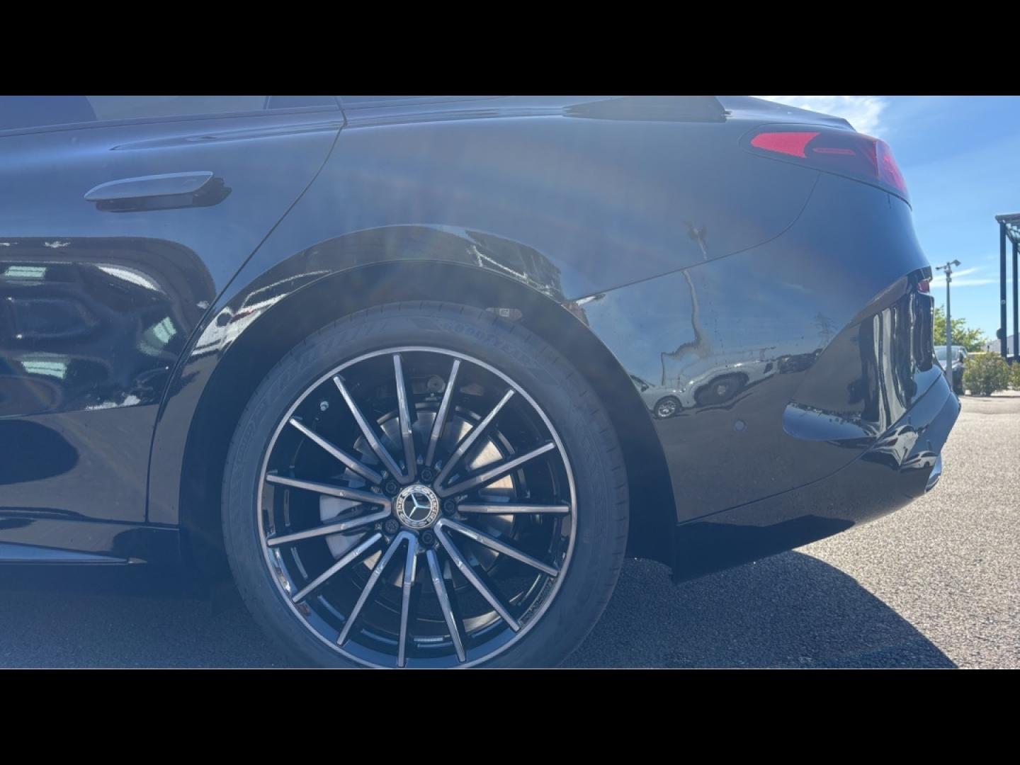 Image MERCEDES-BENZ Classe C 400 489ch 94,5kWh AMG Line 4Matic