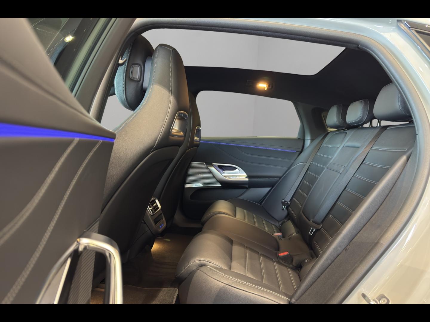 Image MERCEDES-BENZ Classe C 400 489ch 94,5kWh AMG Line 4Matic