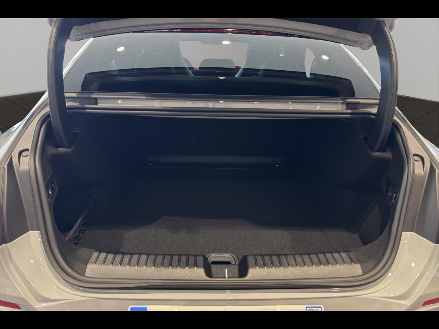 Image MERCEDES-BENZ Classe C 400 489ch 94,5kWh AMG Line 4Matic