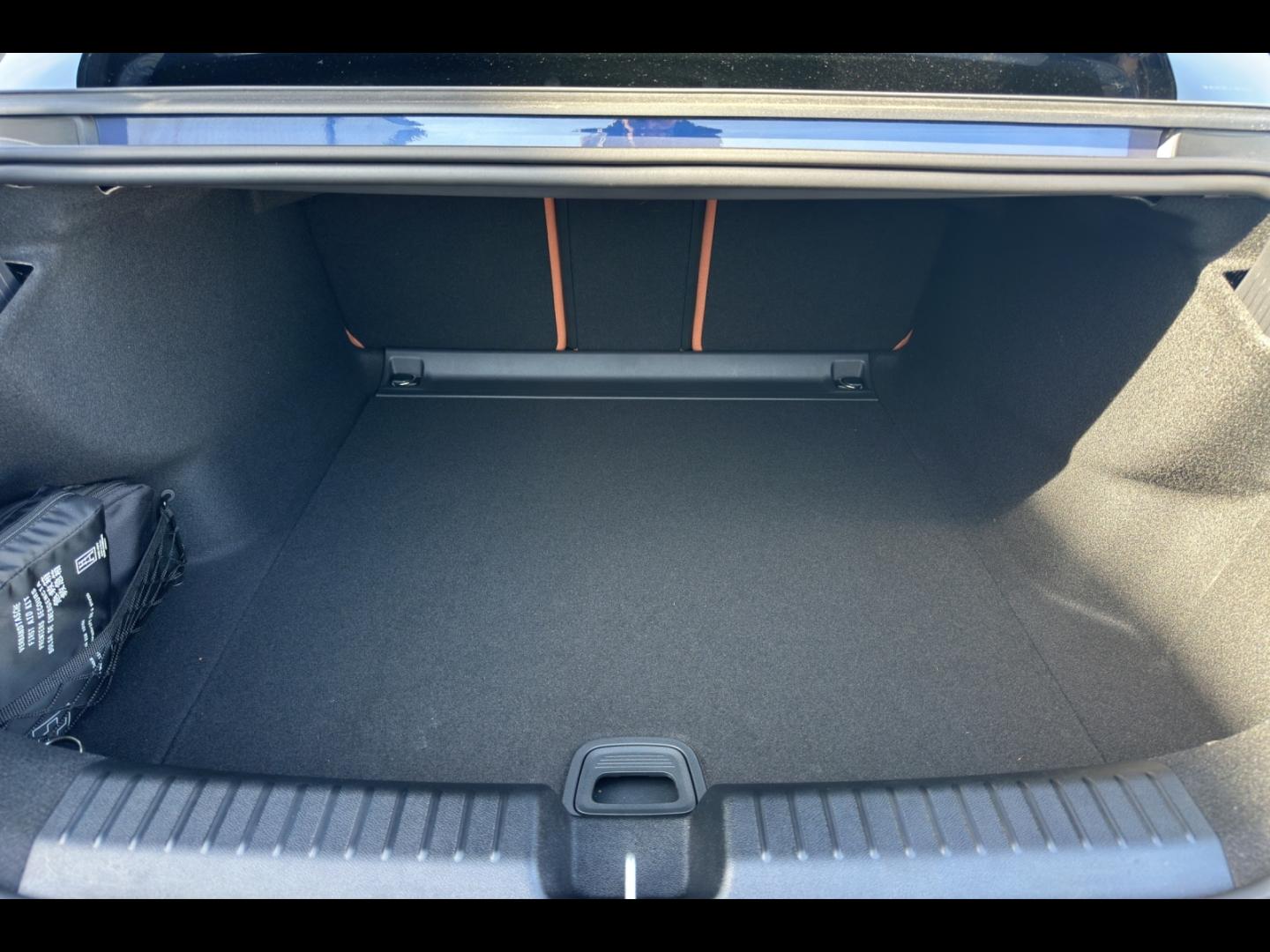Image MERCEDES-BENZ Classe C 400 489ch 94,5kWh AMG Line 4Matic