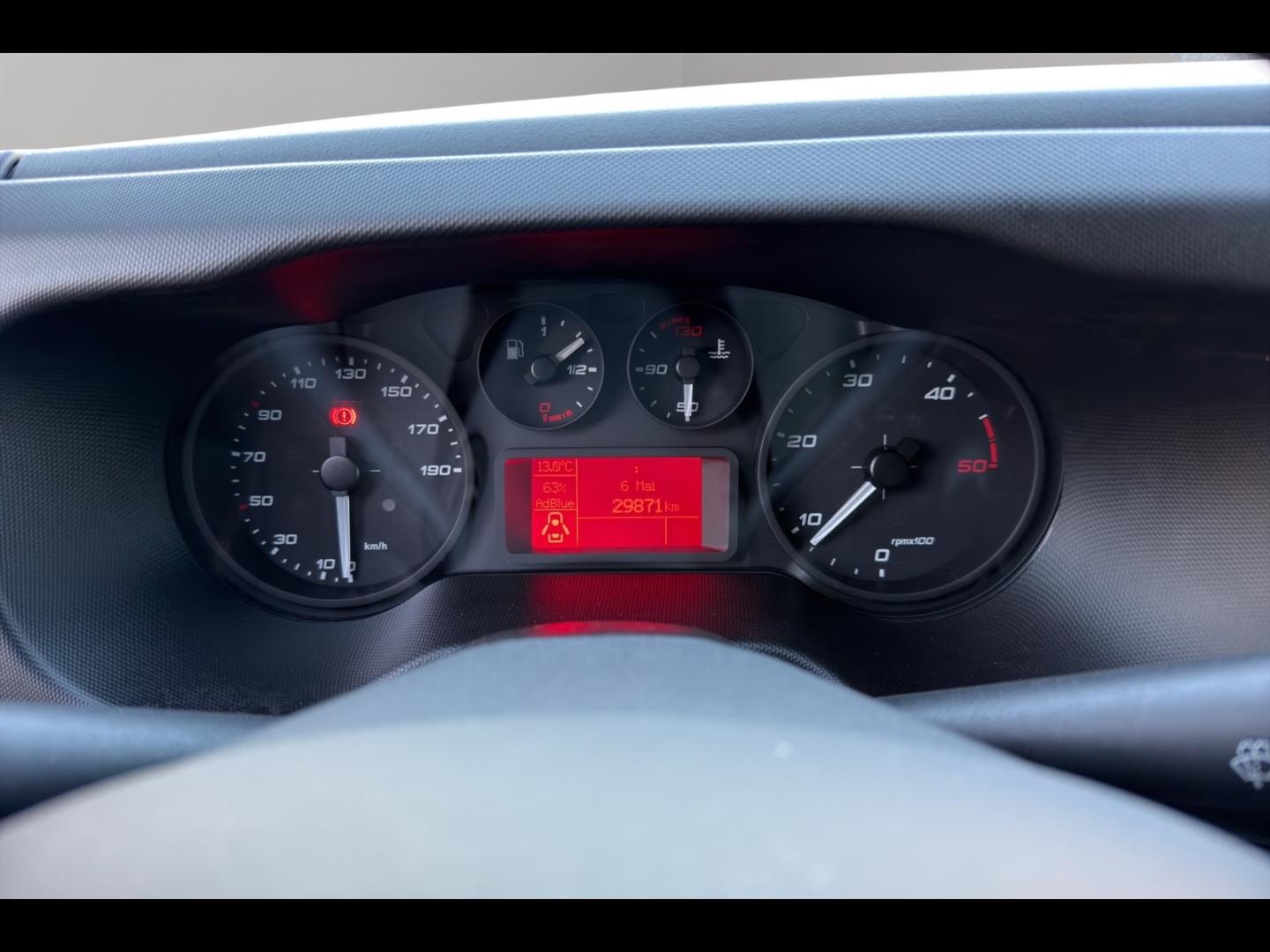 Image IVECO Daily CCb 35C16H3.0 empattement 4100 Caisse et Hayon